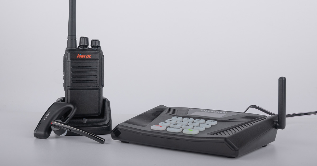 benefits of using a wireless earpiece walkie talkie